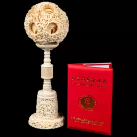 Композиция из бивня мамонта с кантонским шаром "Дракон"