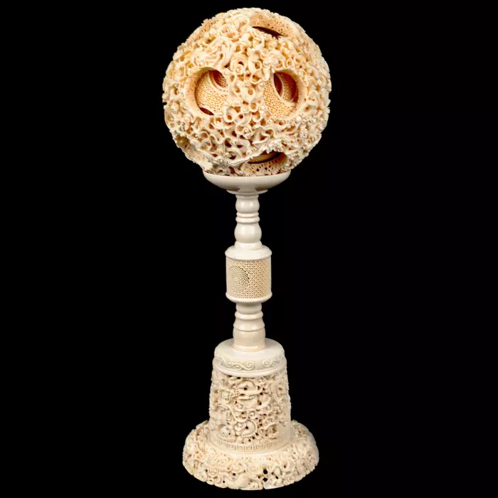 Композиция из бивня мамонта с кантонским шаром "Дракон"