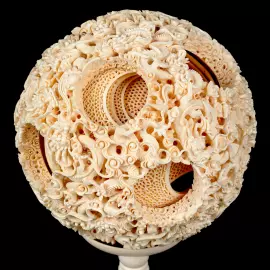 Композиция из бивня мамонта с кантонским шаром "Дракон"