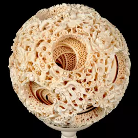 Композиция из бивня мамонта с кантонским шаром "Дракон"