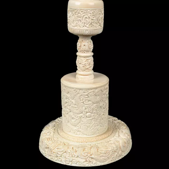 Композиция из бивня мамонта с кантонским шаром "Дракон в цветах"