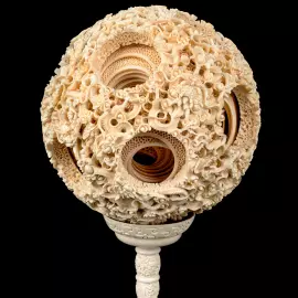 Композиция из бивня мамонта с кантонским шаром "Дракон в цветах"