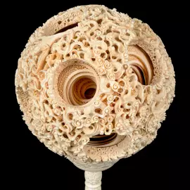 Композиция из бивня мамонта с кантонским шаром "Дракон в цветах"