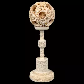 Композиция из бивня мамонта с кантонским шаром "Дракон и феникс"