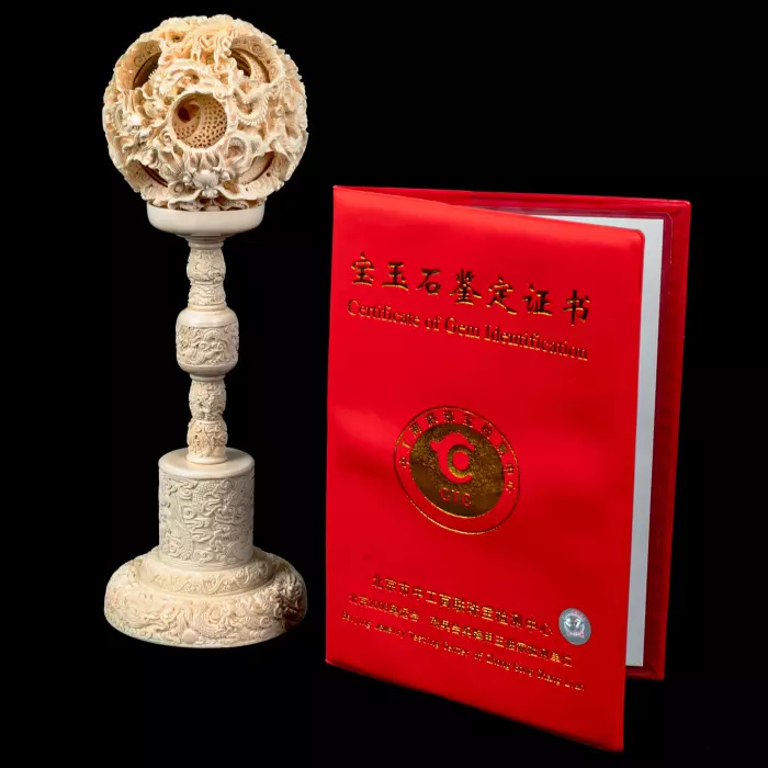 Композиция из бивня мамонта с кантонским шаром "Дракон и феникс"