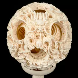 Композиция из бивня мамонта с кантонским шаром "Дракон и феникс"