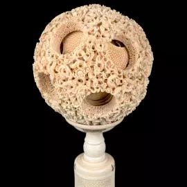 Композиция из бивня мамонта с кантонским шаром "Дракон и птицы"