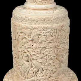 Композиция из бивня мамонта с кантонским шаром "Дракон и птицы"