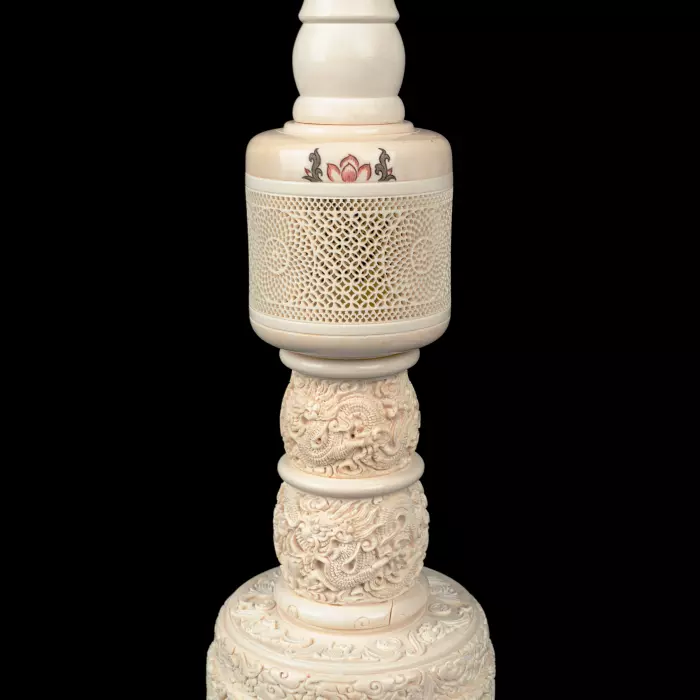 Композиция из бивня мамонта с кантонским шаром "Дракон и птицы"