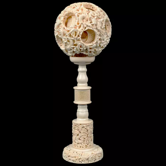 Композиция из бивня мамонта с кантонским шаром "Дракон"