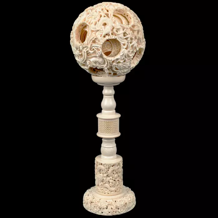 Композиция из бивня мамонта с кантонским шаром "Дракон"