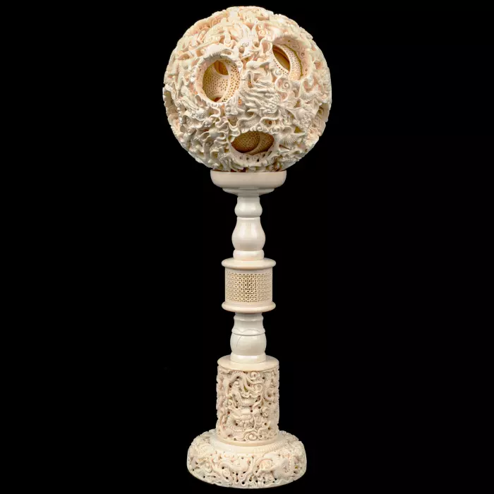 Композиция из бивня мамонта с кантонским шаром "Дракон"