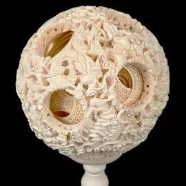 Композиция из бивня мамонта с кантонским шаром "Дракон"