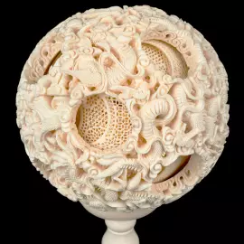 Композиция из бивня мамонта с кантонским шаром "Дракон"