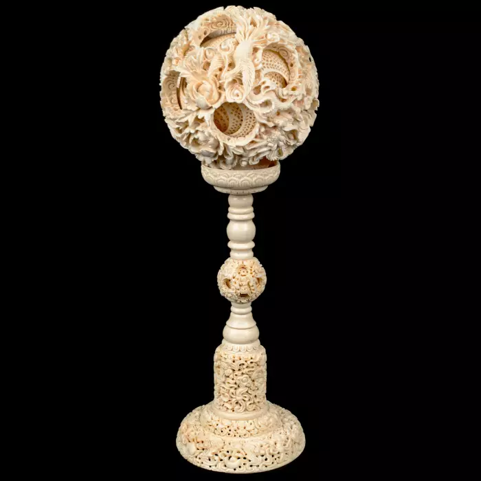 Композиция из бивня мамонта с кантонским шаром "Дракон"