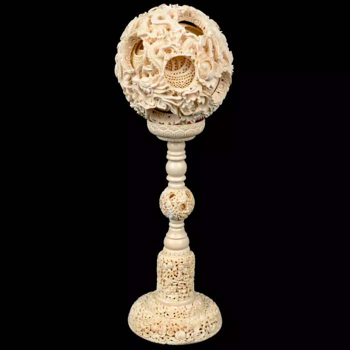 Композиция из бивня мамонта с кантонским шаром "Дракон"