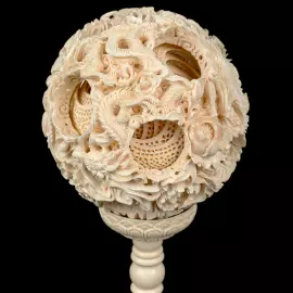 Композиция из бивня мамонта с кантонским шаром "Дракон"