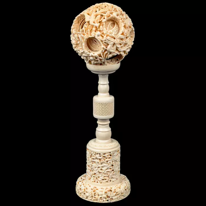 Композиция из бивня мамонта с кантонским шаром "Дракон"