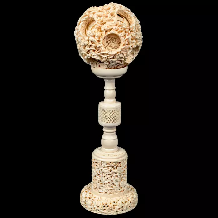 Композиция из бивня мамонта с кантонским шаром "Дракон"