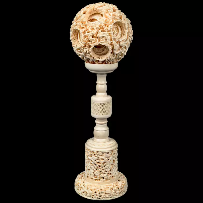 Композиция из бивня мамонта с кантонским шаром "Дракон"