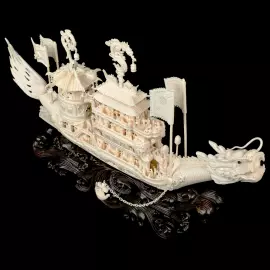 Композиция из бивня мамонта "Чанлэ Вэйян рисует лодку-дракона"