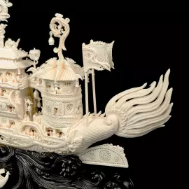 Композиция из бивня мамонта "Чанлэ Вэйян рисует лодку-дракона"