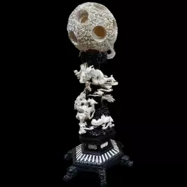 Композиция из бивня мамонта с кантонским шаром "Дракон"