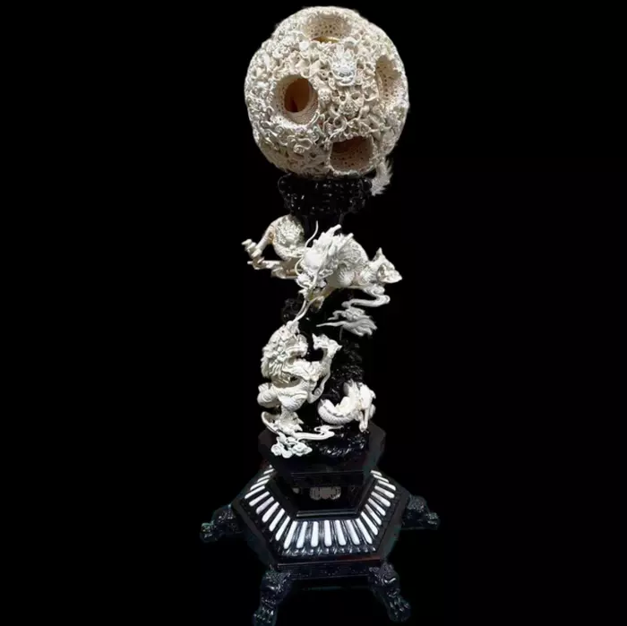 Композиция из бивня мамонта с кантонским шаром "Дракон"