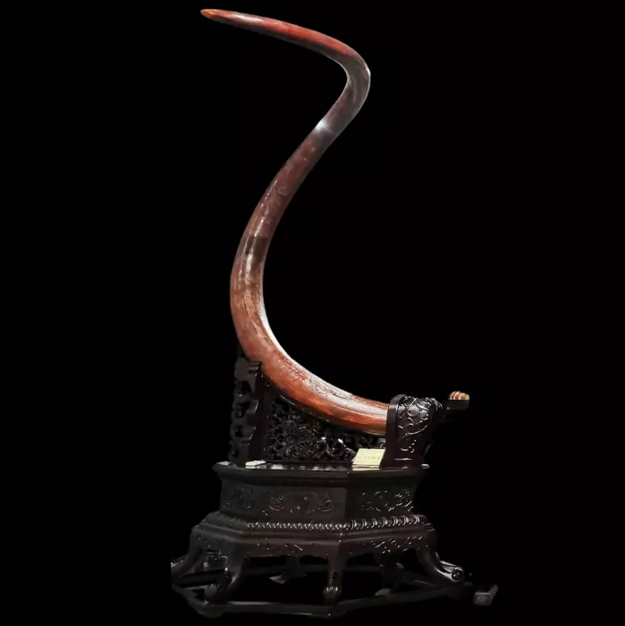 Композиция из бивня мамонта "Вечное величие"