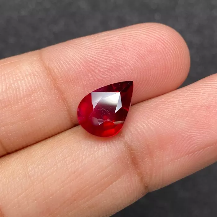 Необработанный мозамбикский рубин 3.42 карата