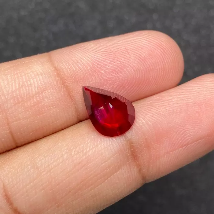 Необработанный мозамбикский рубин 3.42 карата