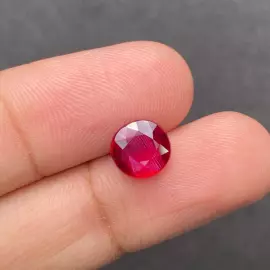Необработанный мозамбикский рубин 3.01 карата – 8 мм, голубиная кровь
