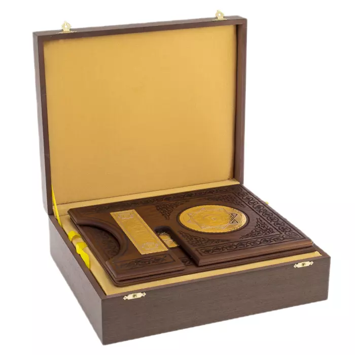 Коран на подставке "Вера" с закладкой и четками, Златоуст