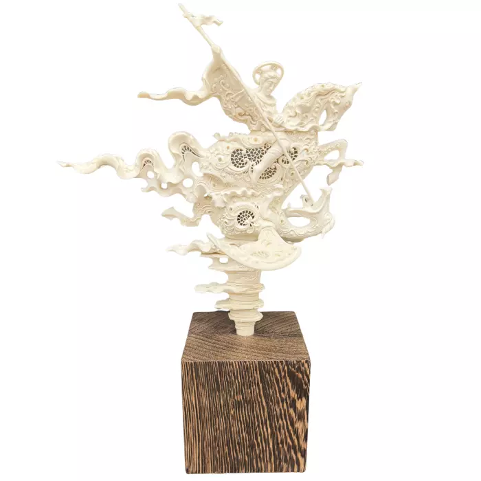 Высокохудожественная скульптура из бивня мамонта "Георгий Победоносец"