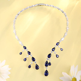Серебряное колье с синтетическими сапфирами