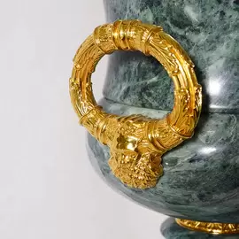 Классическая ваза из змеевика