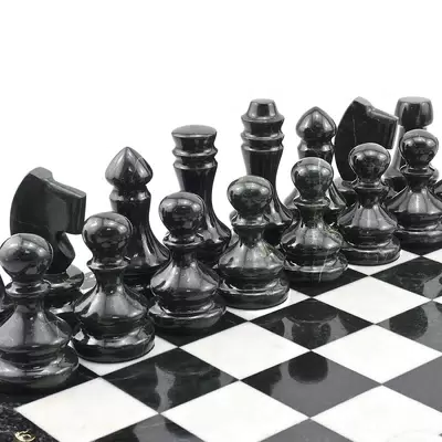 Шахматы из змеевика, мрамора и гранита