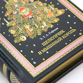 Подарочный набор "Щелкунчик" с книгой и игрушкой