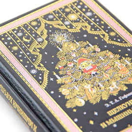 Подарочный набор "Щелкунчик" с книгой и игрушкой