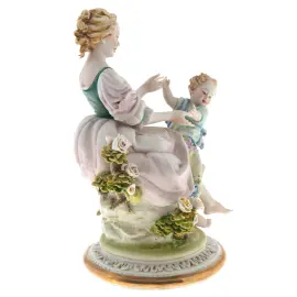 Статуэтка "Мать и ребенок" цветная Статуэтка "Мать и ребенок" цветная