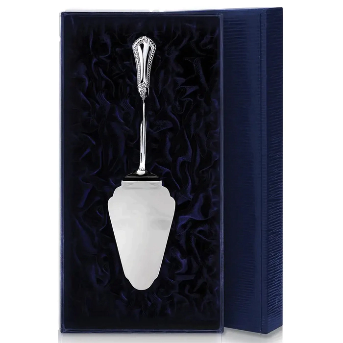 Silver spatula for the Favorite cake