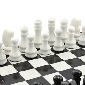 Шахматы из мрамора и гранита