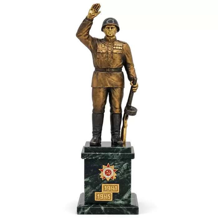 Статуэтка из бронзы и змеевика "Солдат"