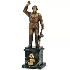 Статуэтка из бронзы и змеевика "Солдат"