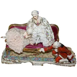 Статуэтка "Мышь во дворце" Статуэтка "Мышь во дворце"