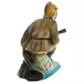 Фарфоровая статуэтка "Пожарный"