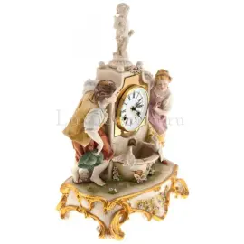 Часы "У фонтана"