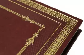 Книга в кожаном переплете "История холодного оружия: корды, кинжалы, ножи, штыки"