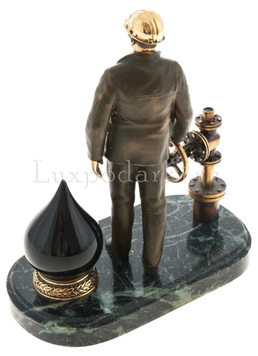 Souvenir "Worker of the Russian oil industry"