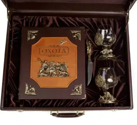 Набор для коньяка "Кабан-Медведь" с ножом и книгой "Охота" Набор для коньяка "Кабан-Медведь" с ножом и книгой "Охота"